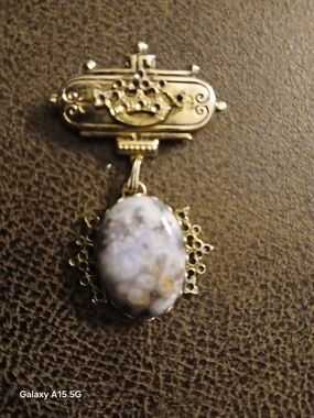 Gold-Tone Filigree Brooch with Lavender Agate Drop